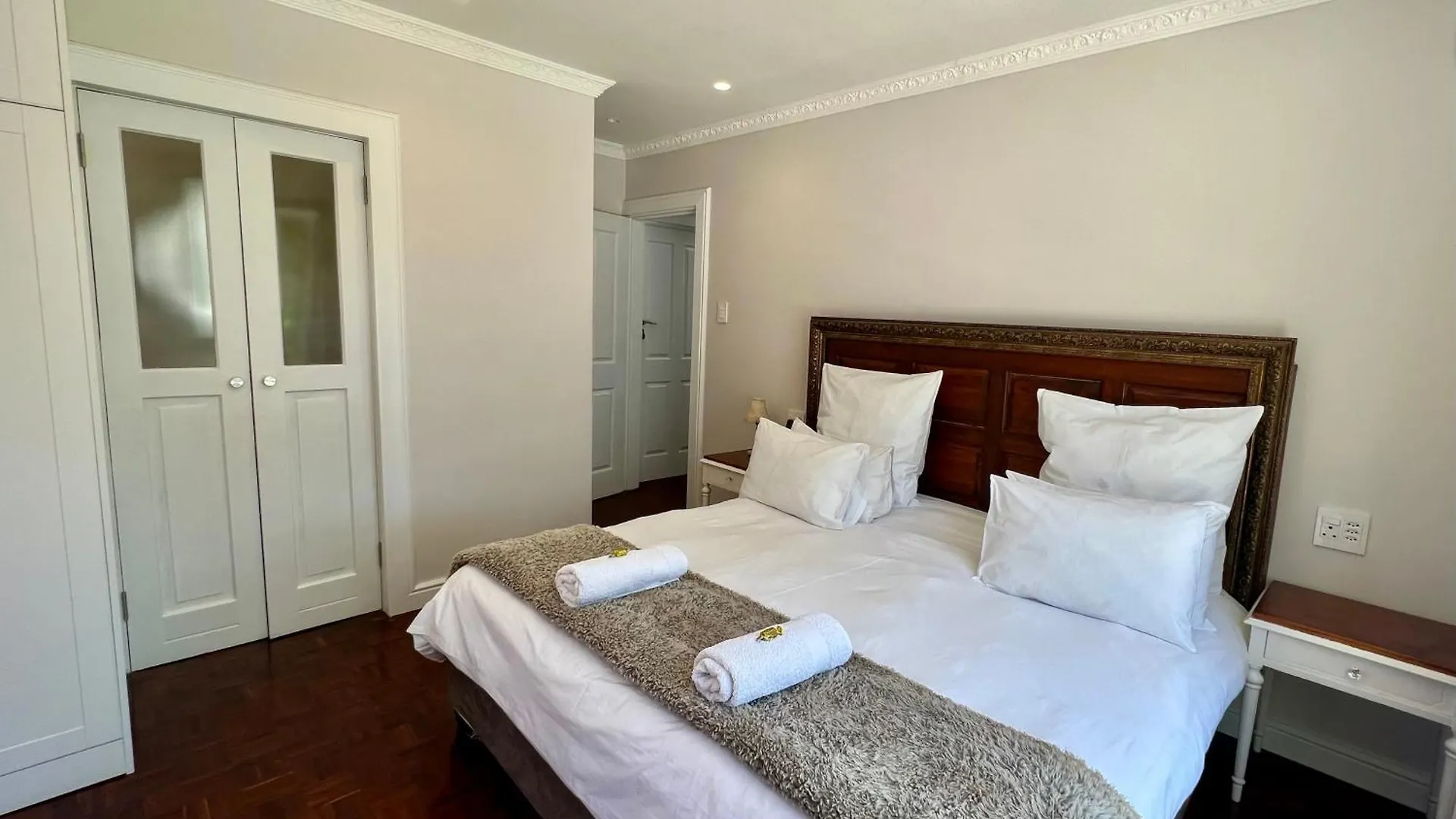 Goblin'S Mead Hotel Edgemead Guest house